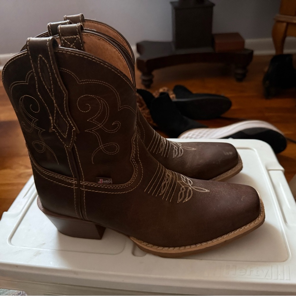Justin Boots Brown Heeled Boots